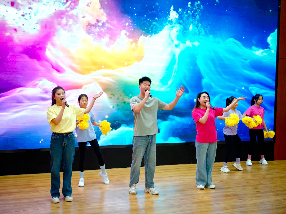 策馬春風(fēng)里，追“鋒”少年行，經(jīng)綸小學(xué)開學(xué)典禮來啦！