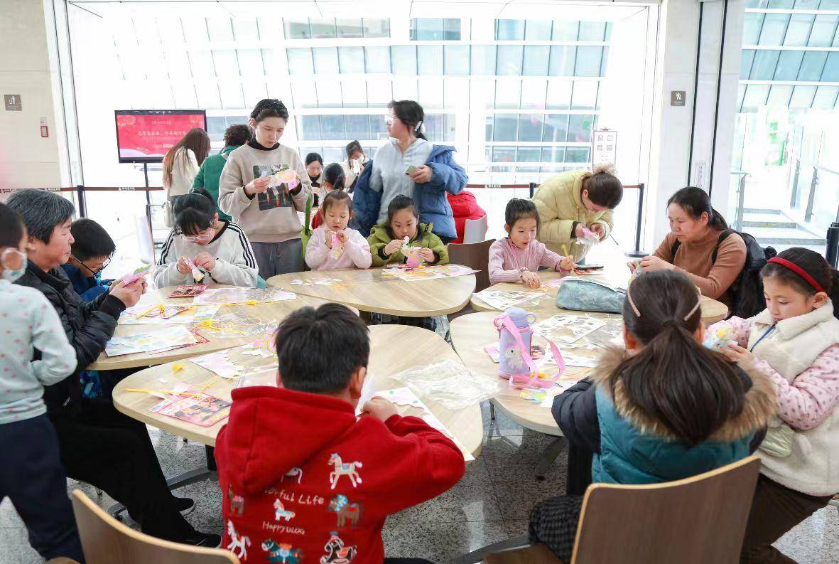 典籍為燈，書香為伴，鄭州圖書館點(diǎn)亮別樣元宵