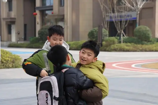 鄭州這所小學(xué)將開學(xué)前的收心會開在了社區(qū)里……