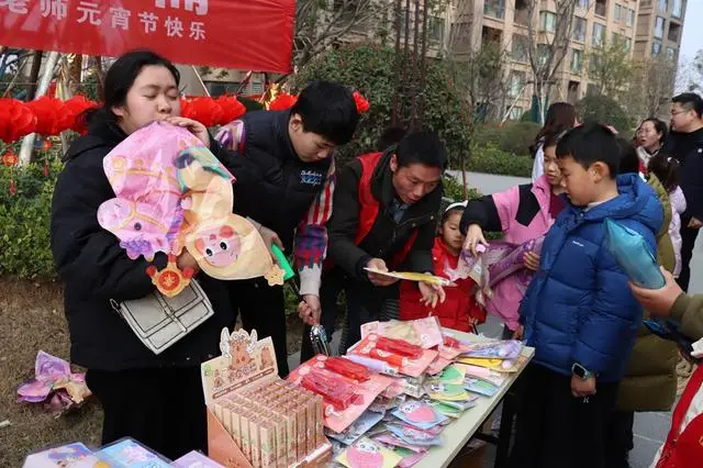 鄭州這所小學(xué)將開學(xué)前的收心會開在了社區(qū)里……