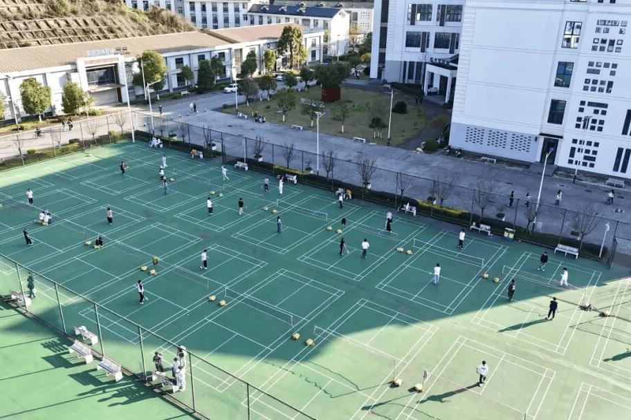 重慶城科大學(xué)校園的澎湃春天