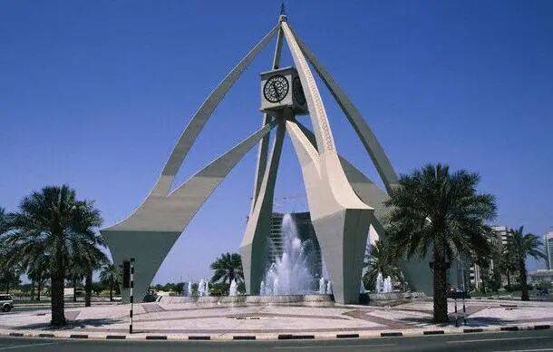 留學(xué)西班牙正當(dāng)時(shí)！公立大學(xué)年學(xué)費(fèi)僅0.5-1萬(wàn)歐，15所QS500強(qiáng)院校等你申請(qǐng)！