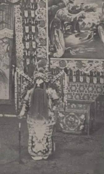 李萬春：川島芳子對(duì)戲劇界的敲詐勒索