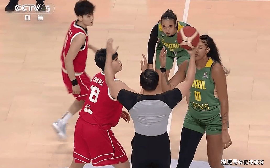 原創(chuàng)領(lǐng)先15分被絕平，宮魯鳴險(xiǎn)玩大了！中國(guó)女籃戲劇性贏球，MVP誕生