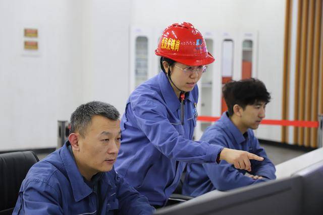 巾幗“盧”匠 鏗鏘綻放 —記華電國際萊城發(fā)電廠運(yùn)行分場(chǎng)主任助理兼鍋爐專工盧紅書