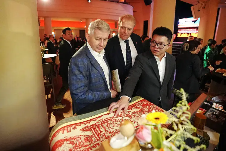 溫泉、“渝味360碗”……重慶美食美景亮相全球最大旅游專業(yè)展會