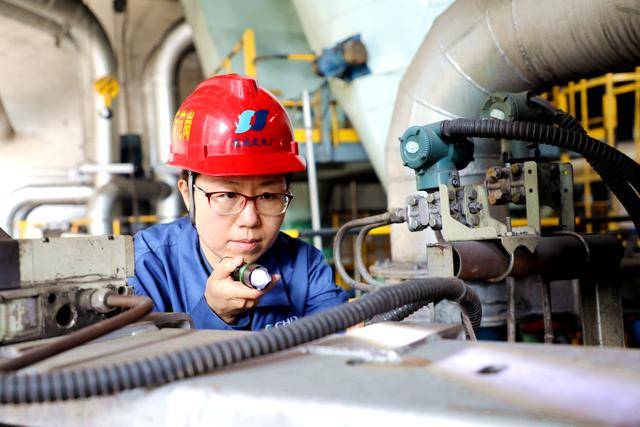 巾幗“盧”匠 鏗鏘綻放 —記華電國(guó)際萊城發(fā)電廠(chǎng)運(yùn)行分場(chǎng)主任助理兼鍋爐專(zhuān)工盧紅書(shū)