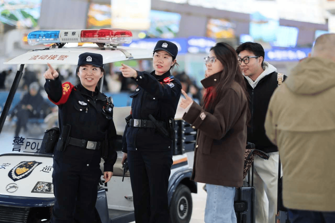 天津站派出所快速幫助旅客找回遺失背包