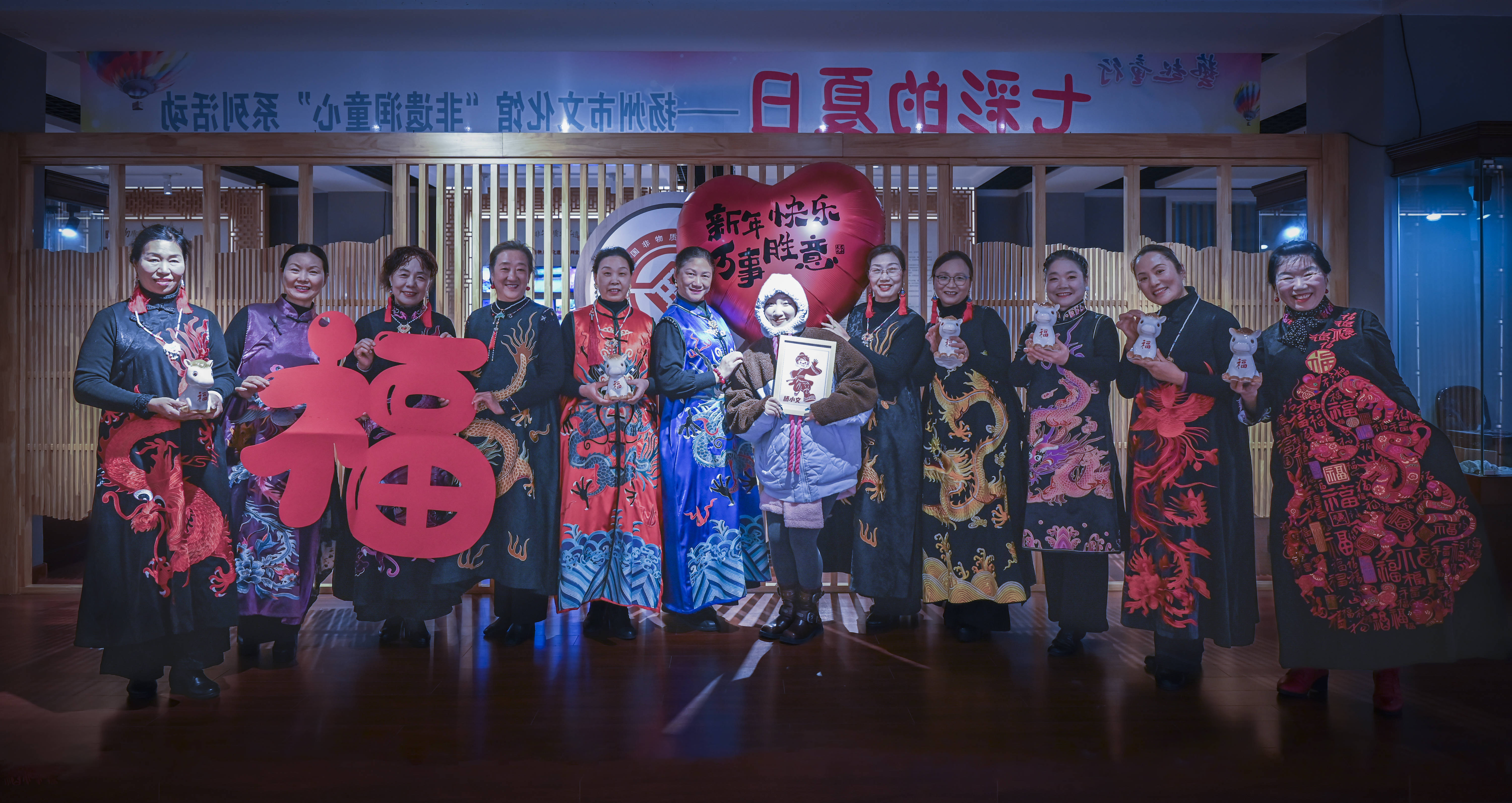 原創(chuàng)[文化揚州]歡天喜地迎馬年！當刺繡華服邂逅非遺與書畫