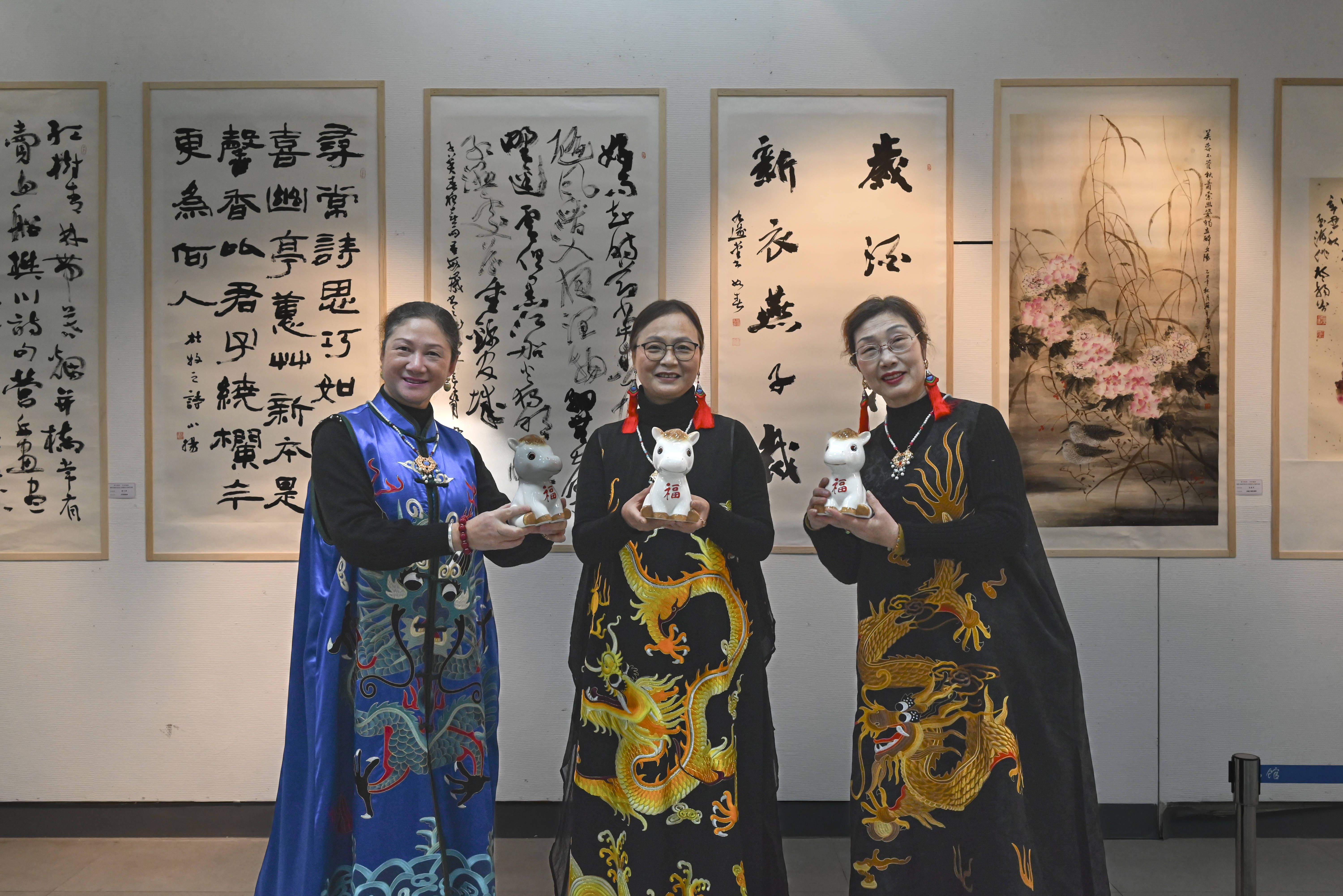 原創(chuàng)[文化揚州]歡天喜地迎馬年！當刺繡華服邂逅非遺與書畫