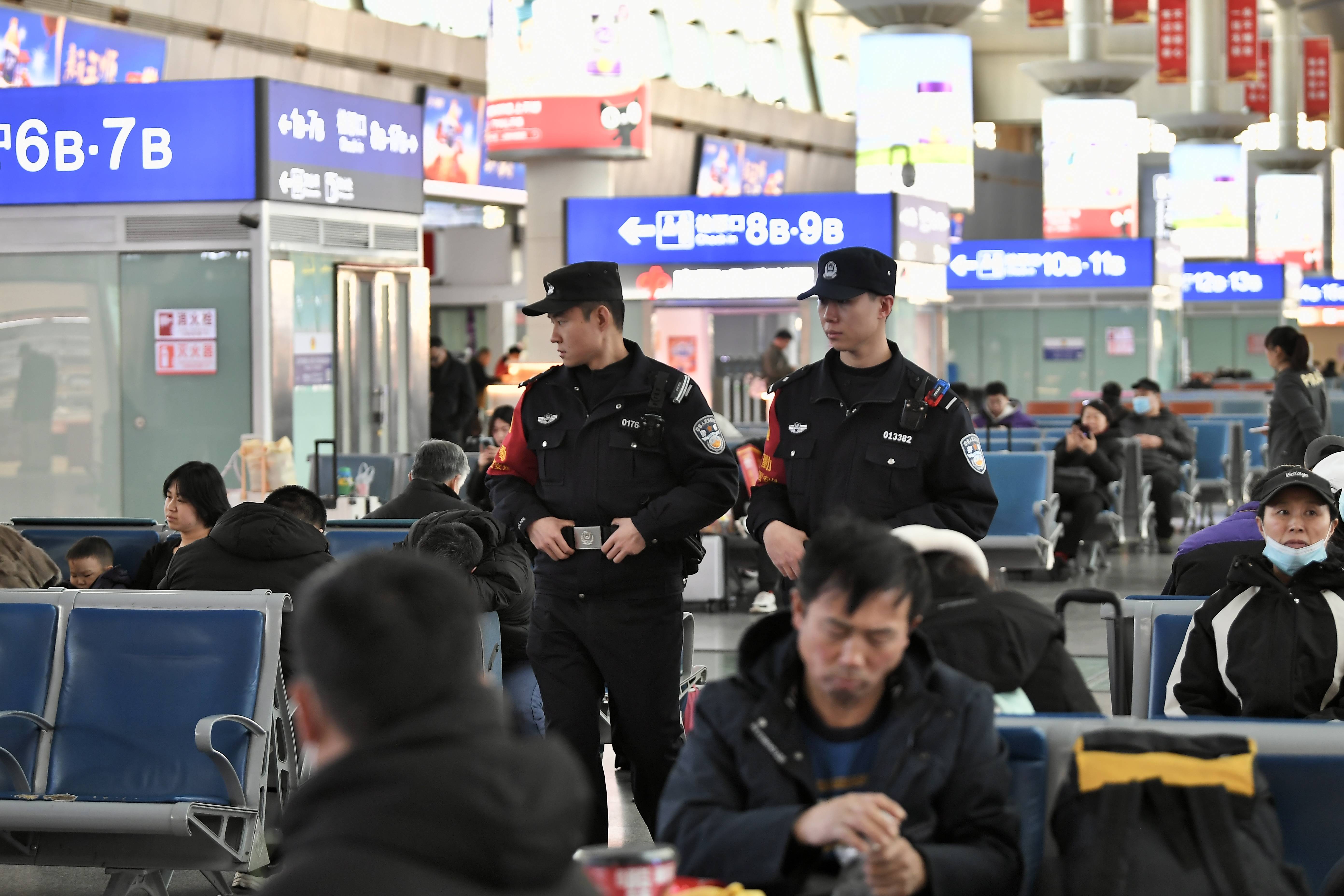 天津站派出所快速幫旅客找回遺失的背包