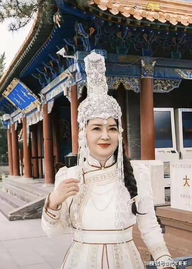 原創(chuàng)67歲胡慧中近況曝光！變賣房產(chǎn)救老公出獄，如今200斤女兒讓她牽掛