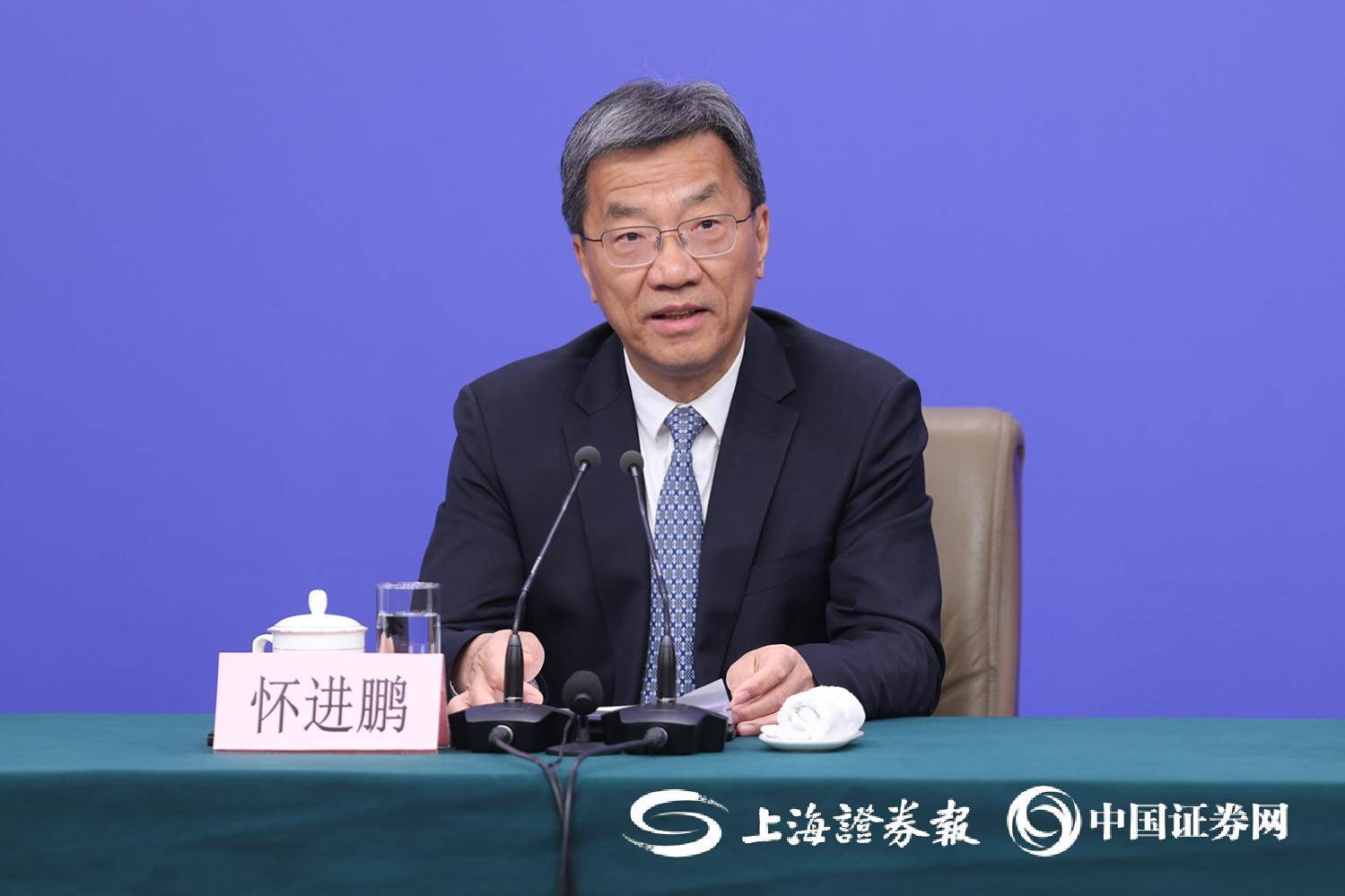 教育部部長(zhǎng)懷進(jìn)鵬：圍繞全面構(gòu)建公平優(yōu)質(zhì)的基礎(chǔ)教育體系，實(shí)施基礎(chǔ)教育重大工程