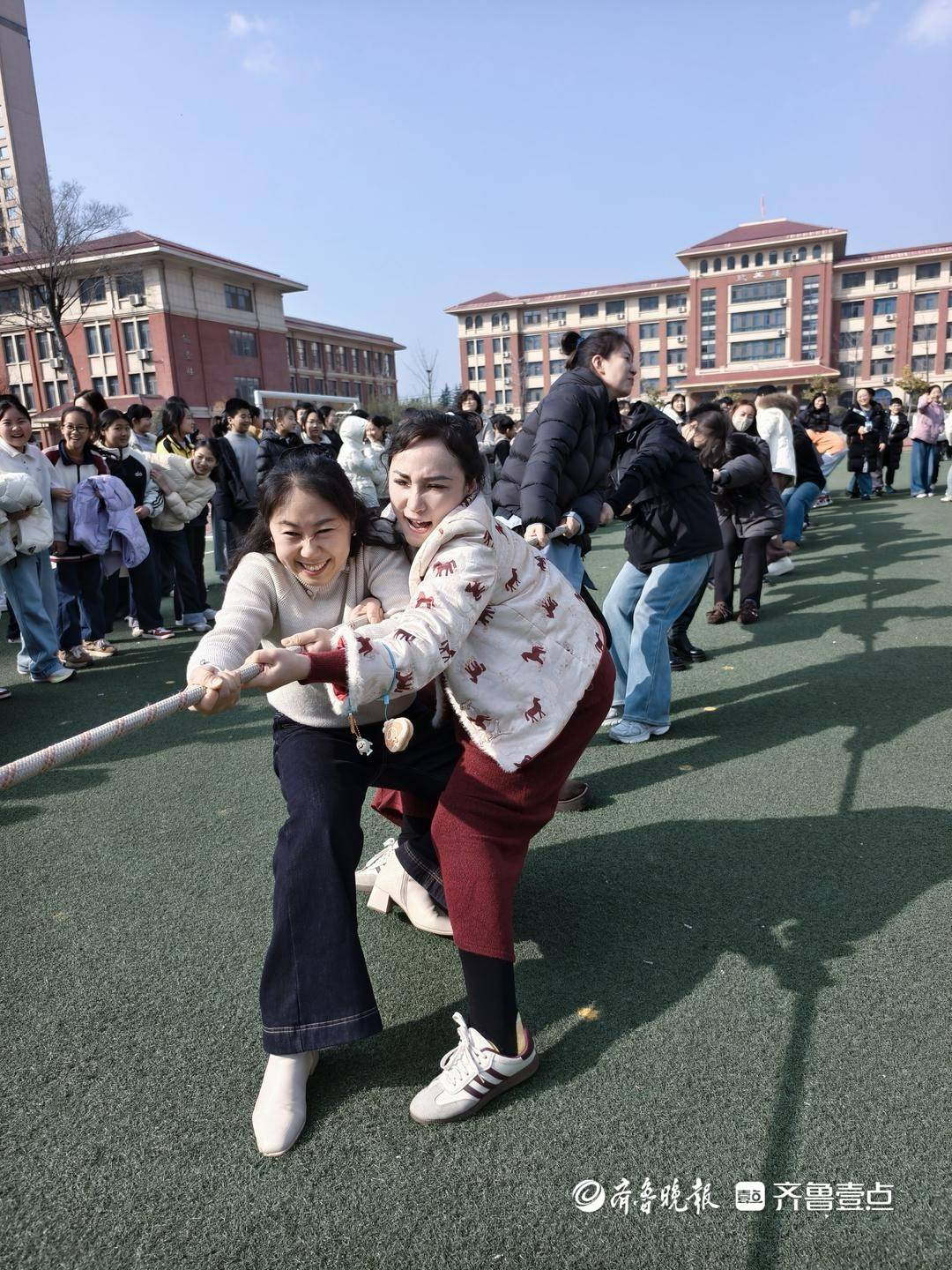 十里春風(fēng)恰如你——東湖小學(xué)舉辦慶 “三八” 教職工趣味運(yùn)動(dòng)會(huì)
