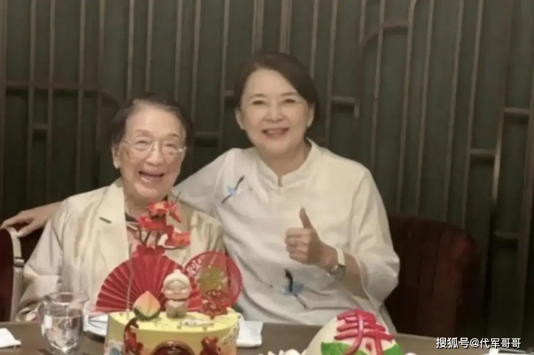 原創(chuàng)67歲胡慧中近況曝光！變賣房產(chǎn)救老公出獄，如今200斤女兒讓她牽掛