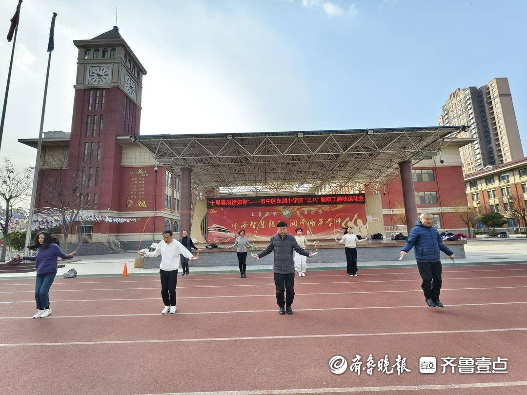 十里春風(fēng)恰如你——東湖小學(xué)舉辦慶 “三八” 教職工趣味運(yùn)動(dòng)會(huì)
