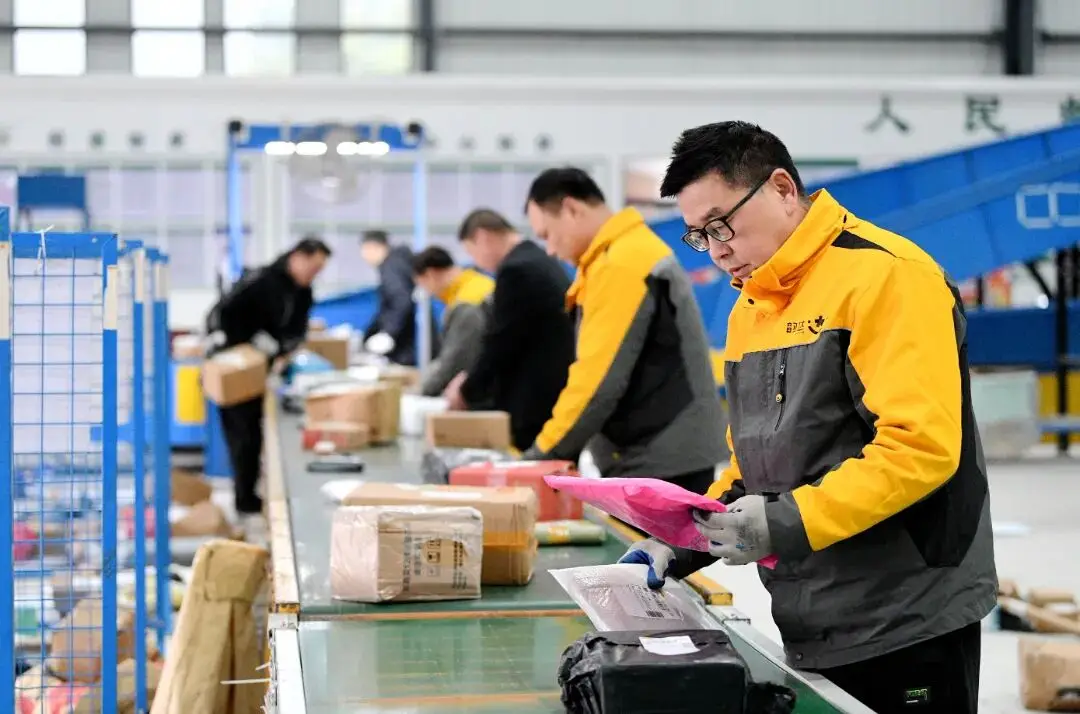 新年新氣象 實(shí)干開(kāi)新局丨快遞跑起來(lái)，物流更暢通！保康快遞包裹實(shí)現(xiàn)“當(dāng)日清、當(dāng)日達(dá)”