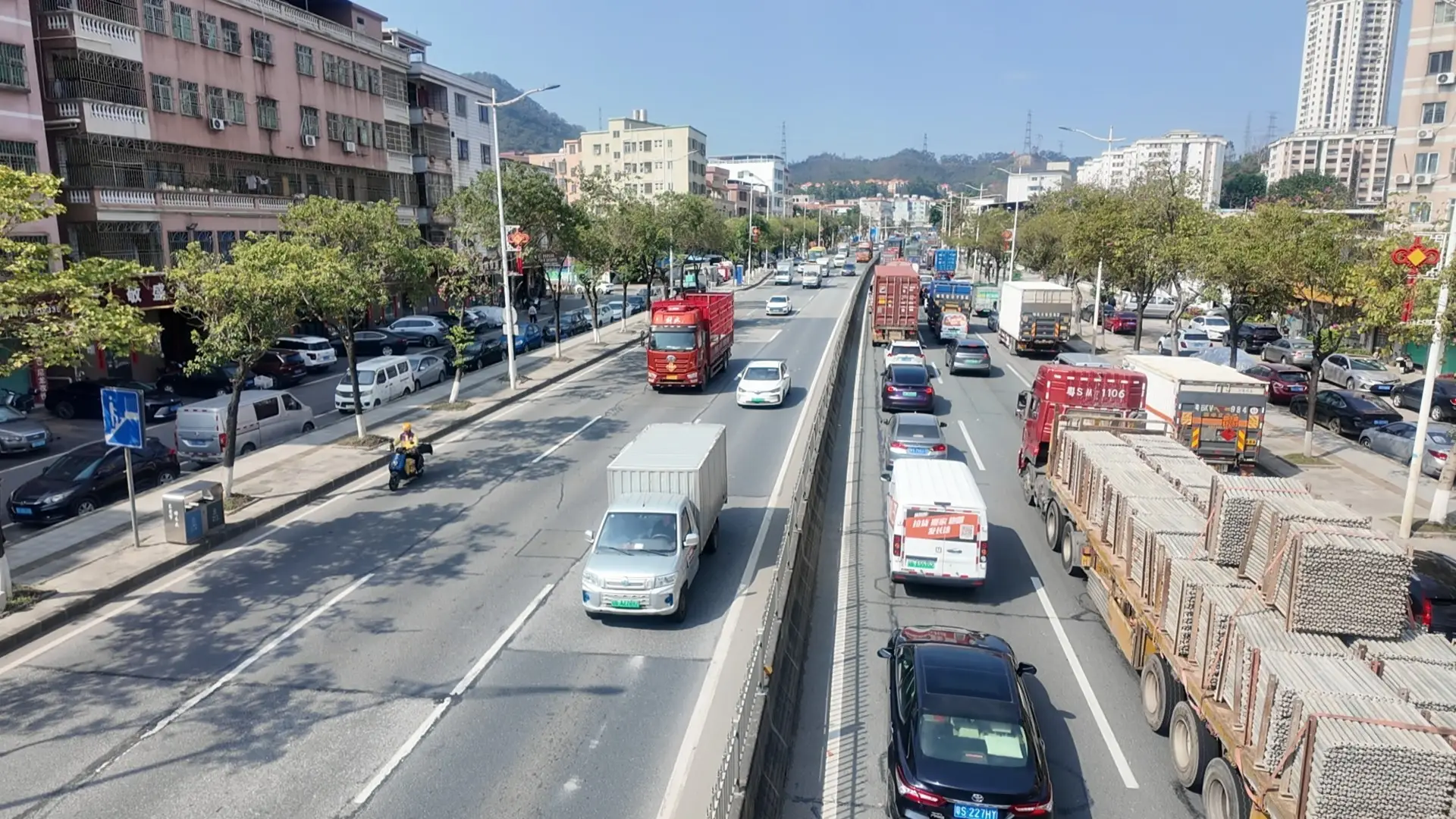 應(yīng)對集中提貨潮，樟木頭貼心守護塑膠市場物流“大動脈”