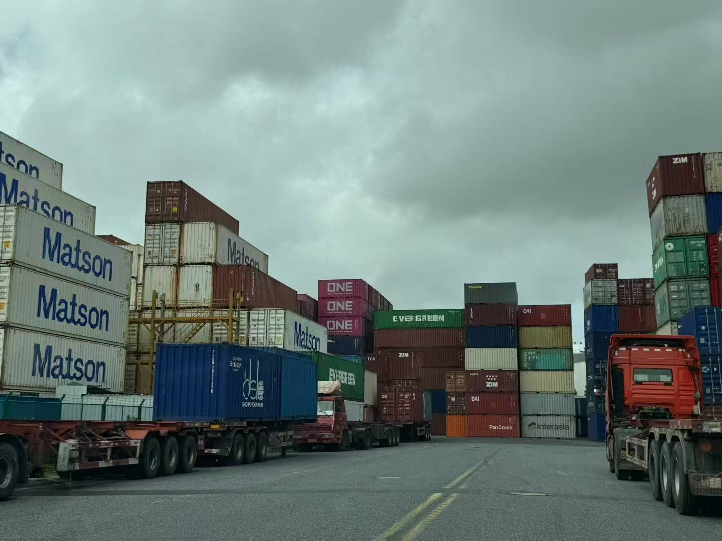 進口油漆合規(guī)入境，上海卓鷹代理清關(guān)更省心