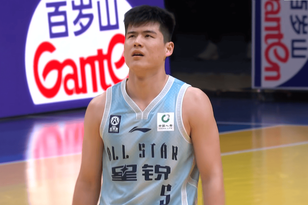 原創(chuàng)CBA星銳大勝大學(xué)生聯(lián)，陳家政摘得MVP，謝智杰打醬油