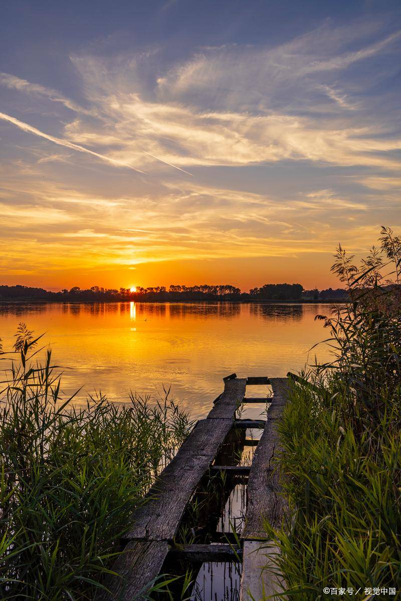 斜坡上的學(xué)校（詩歌）