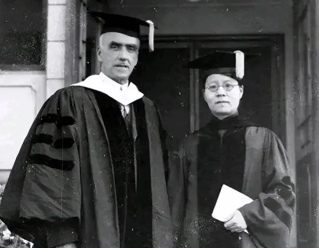 中國(guó)百年女性教育發(fā)展史：從傳統(tǒng)桎梏到現(xiàn)代教育的演進(jìn)歷程