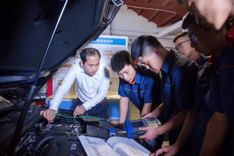 原創(chuàng)兩會釋放一個關鍵信息：職業(yè)教育正從“教育問題”，變成“就業(yè)問題”