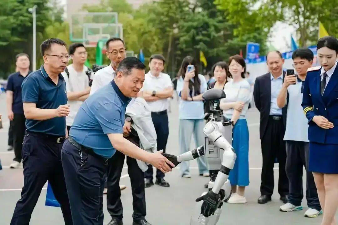 原創(chuàng)兩會釋放一個關鍵信息：職業(yè)教育正從“教育問題”，變成“就業(yè)問題”