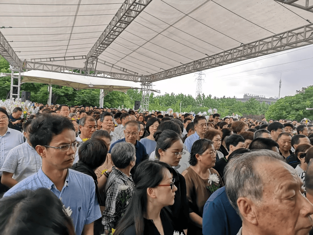 中國(guó)百年女性教育發(fā)展史：從傳統(tǒng)桎梏到現(xiàn)代教育的演進(jìn)歷程