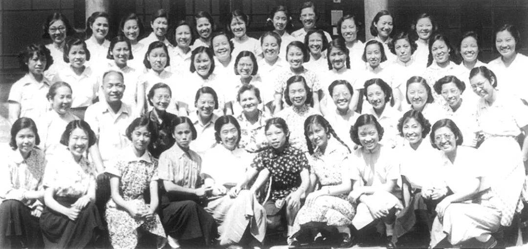 中國(guó)百年女性教育發(fā)展史：從傳統(tǒng)桎梏到現(xiàn)代教育的演進(jìn)歷程