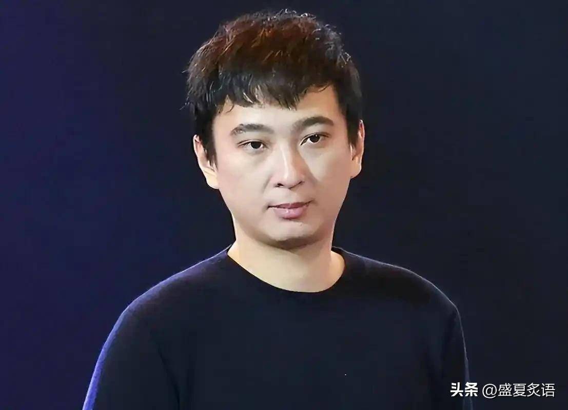 原創(chuàng)裝不下去了？王思聰左手送珠寶，右手變賣房產(chǎn)，對女友懶懶很寵溺