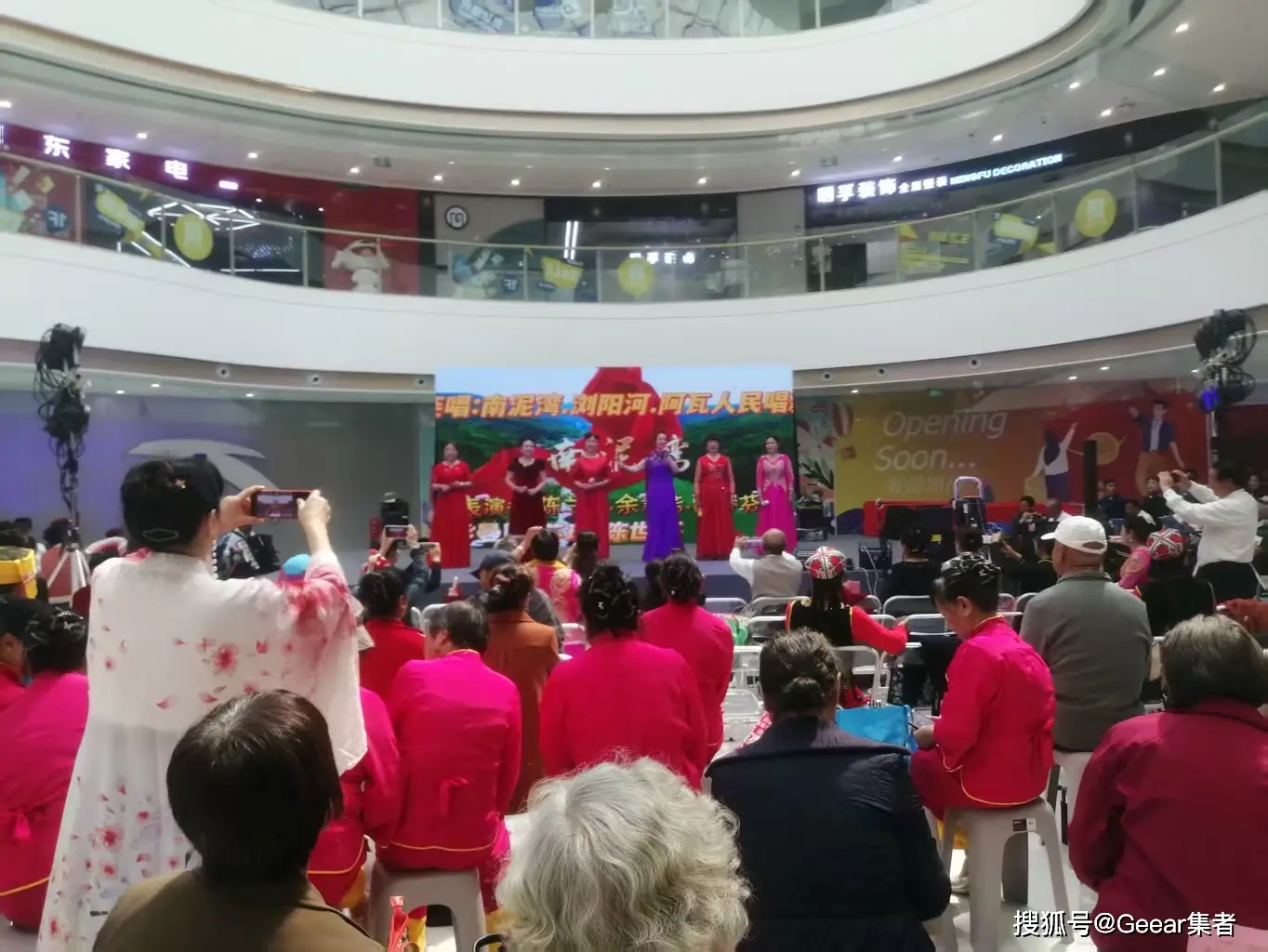 喜迎三八節(jié) 藝綻夕陽紅 ——安寧市老年大學(xué)受邀參加慶“三八”文藝演出活動(dòng)