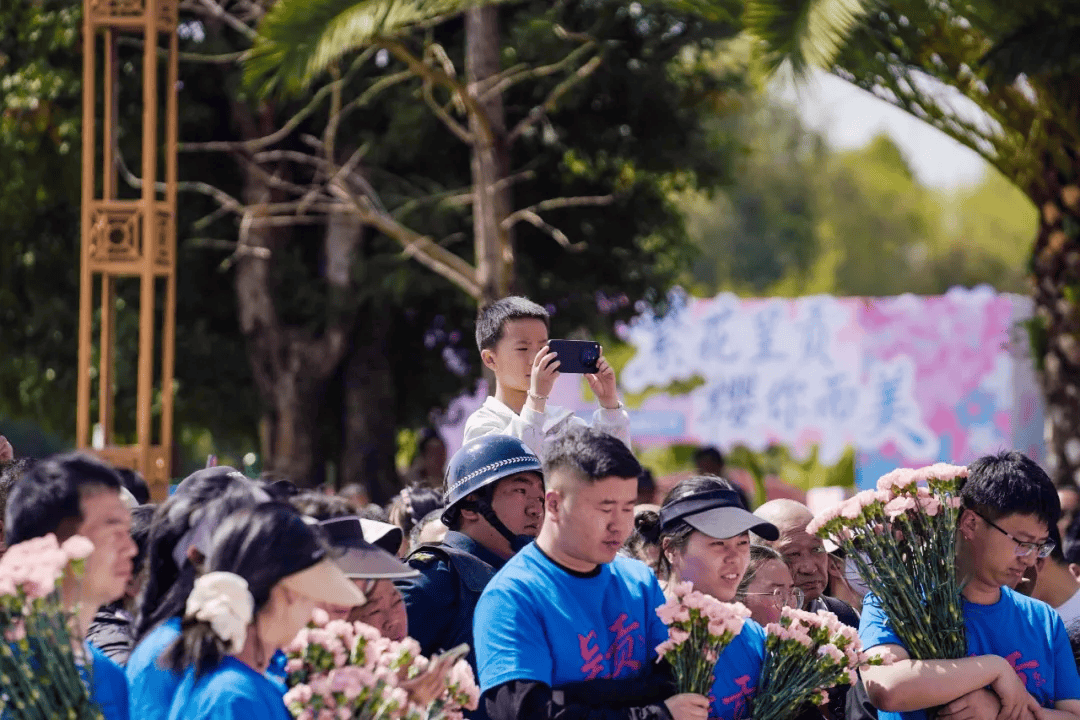 三八節(jié)限定！櫻花樹下，詩歌與鮮花皆為她
