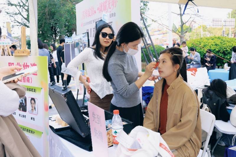 深圳光明區(qū)的這場招聘會為求職者鋪就“春風(fēng)之路”