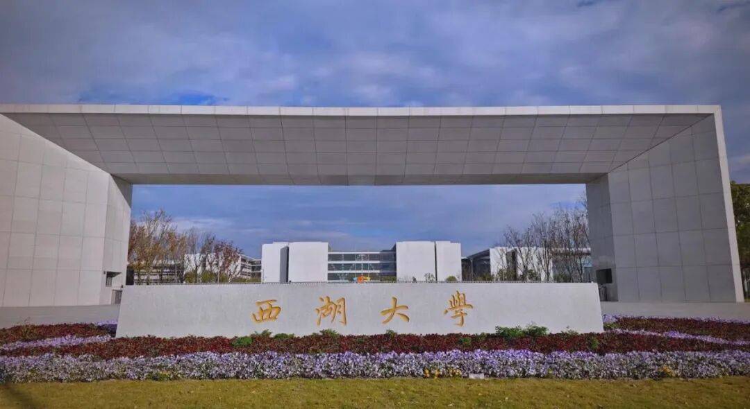 這所新開的“野雞大學(xué)”，高考要 620+？