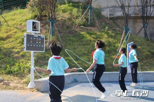 原創(chuàng)郡谷中學(xué)揭牌專項(xiàng)研究點(diǎn)，深耕身心健康教育