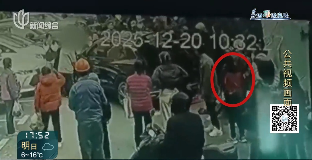 上海母女在小區(qū)祭掃時被撞！快遞小哥為救人腰椎骨折，手術(shù)費(fèi)犯難！別讓好人寒心...