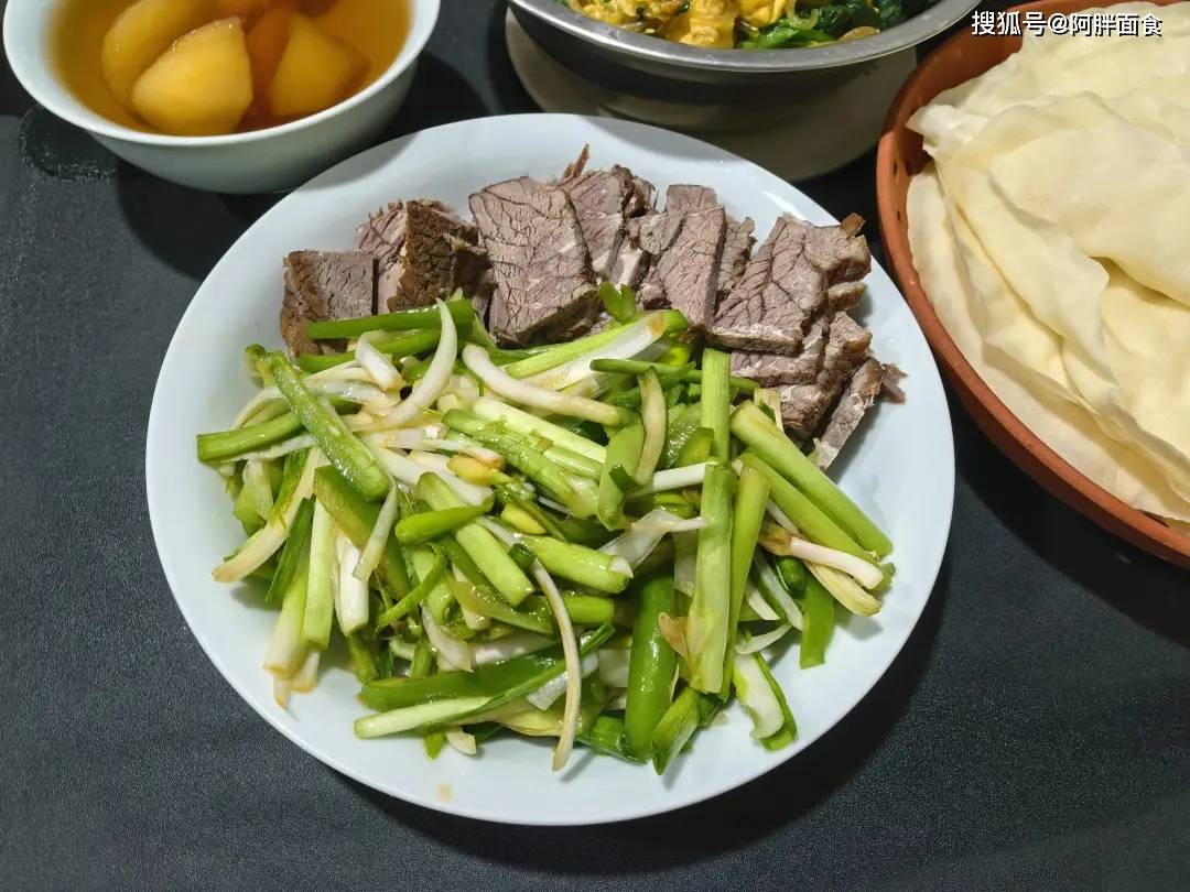 原創(chuàng)曬曬3口人的薄餅卷菜晚餐，比春餅還簡單，做法快速，營養(yǎng)好吃