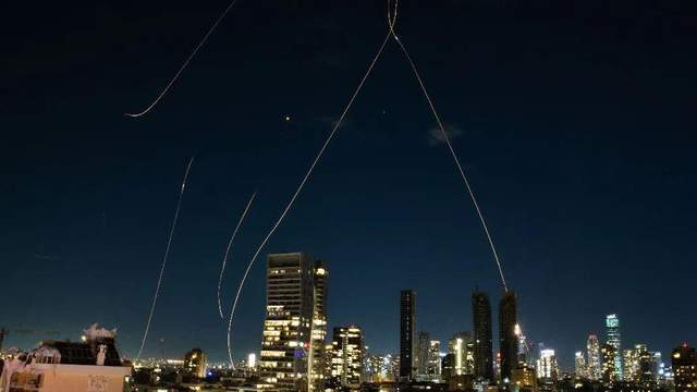 原創(chuàng)美以損失很嚴(yán)重，特朗普開(kāi)始心虛，單方面宣布將快速停戰(zhàn)