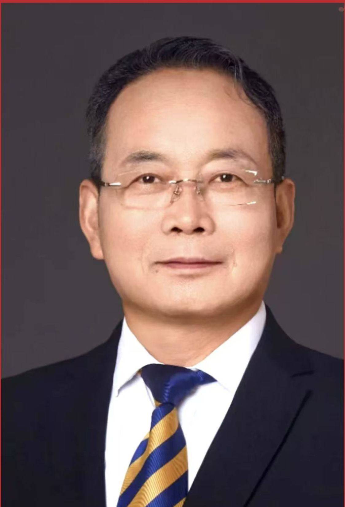 墨韻鑄初心 翰墨踐擔(dān)當(dāng)——記書(shū)法家嚴(yán)根榮先生