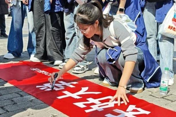 登三峽龍脊、抒青云之志 巫山第二中學(xué)開展行走的思政課活動(dòng)