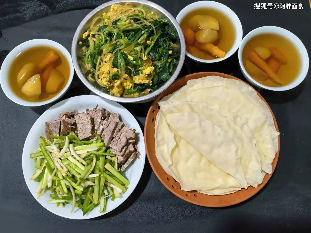 原創(chuàng)曬曬3口人的薄餅卷菜晚餐，比春餅還簡單，做法快速，營養(yǎng)好吃