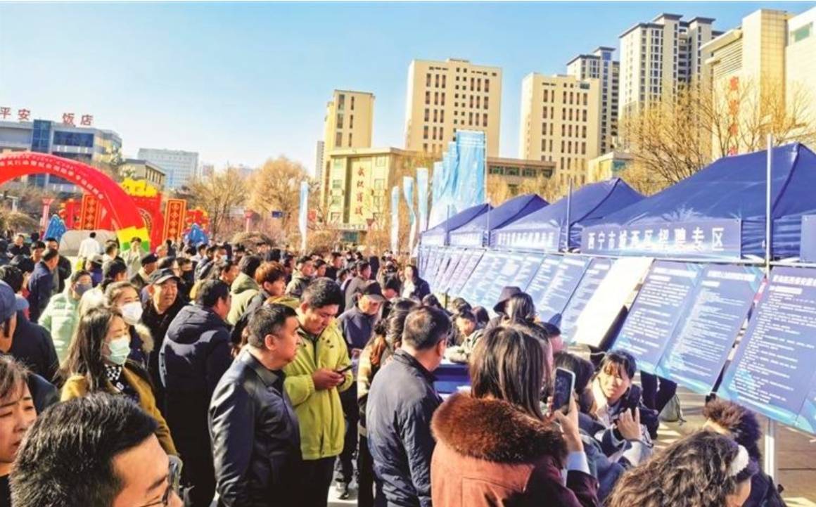 海東平安春風(fēng)行動招聘會開啟 提供9600多個崗位