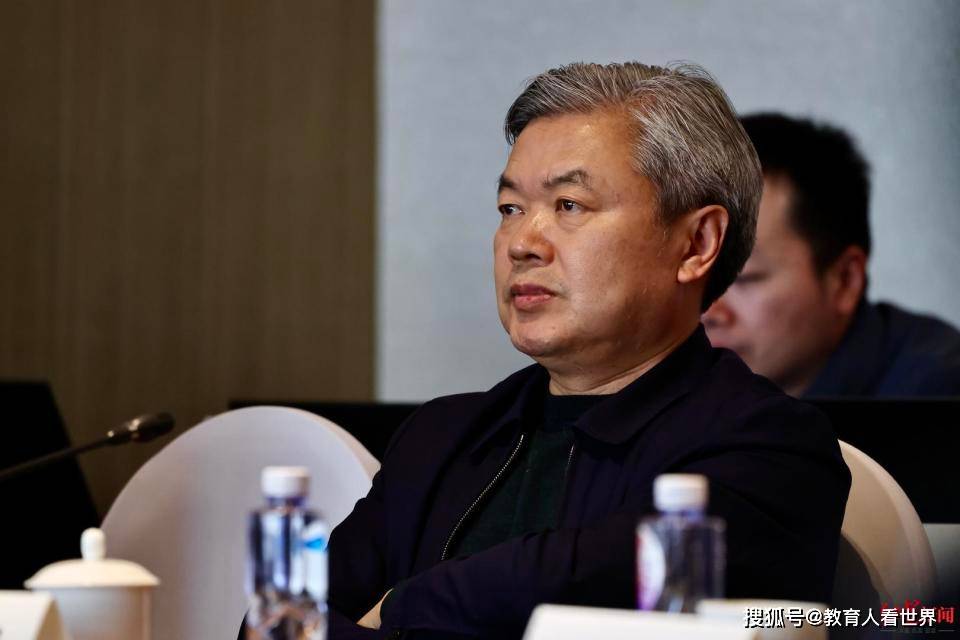 原創(chuàng)別再把AI當(dāng)電子助教！中傳關(guān)停16專業(yè)背后：廖祥忠提醒教師轉(zhuǎn)型