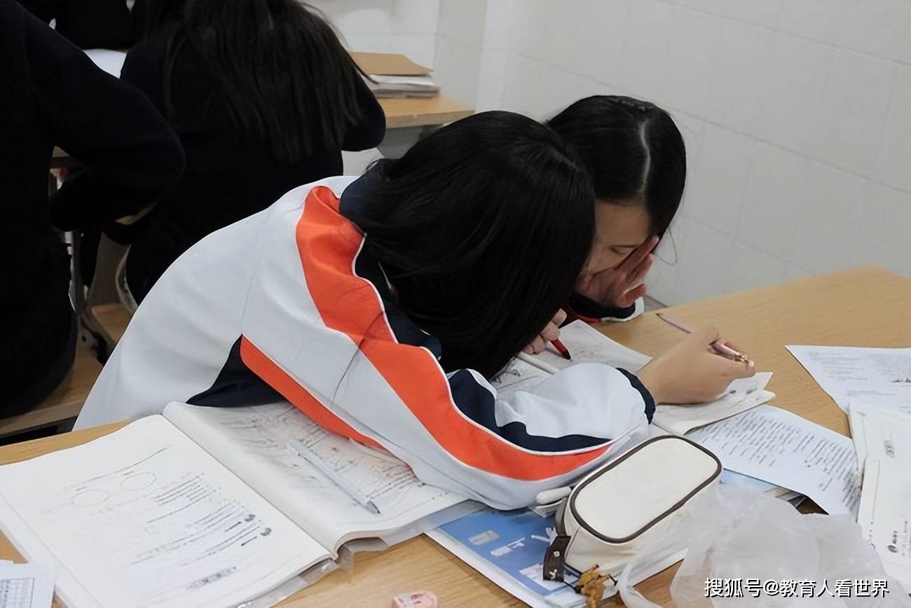 原創(chuàng)別再把AI當(dāng)電子助教！中傳關(guān)停16專業(yè)背后：廖祥忠提醒教師轉(zhuǎn)型