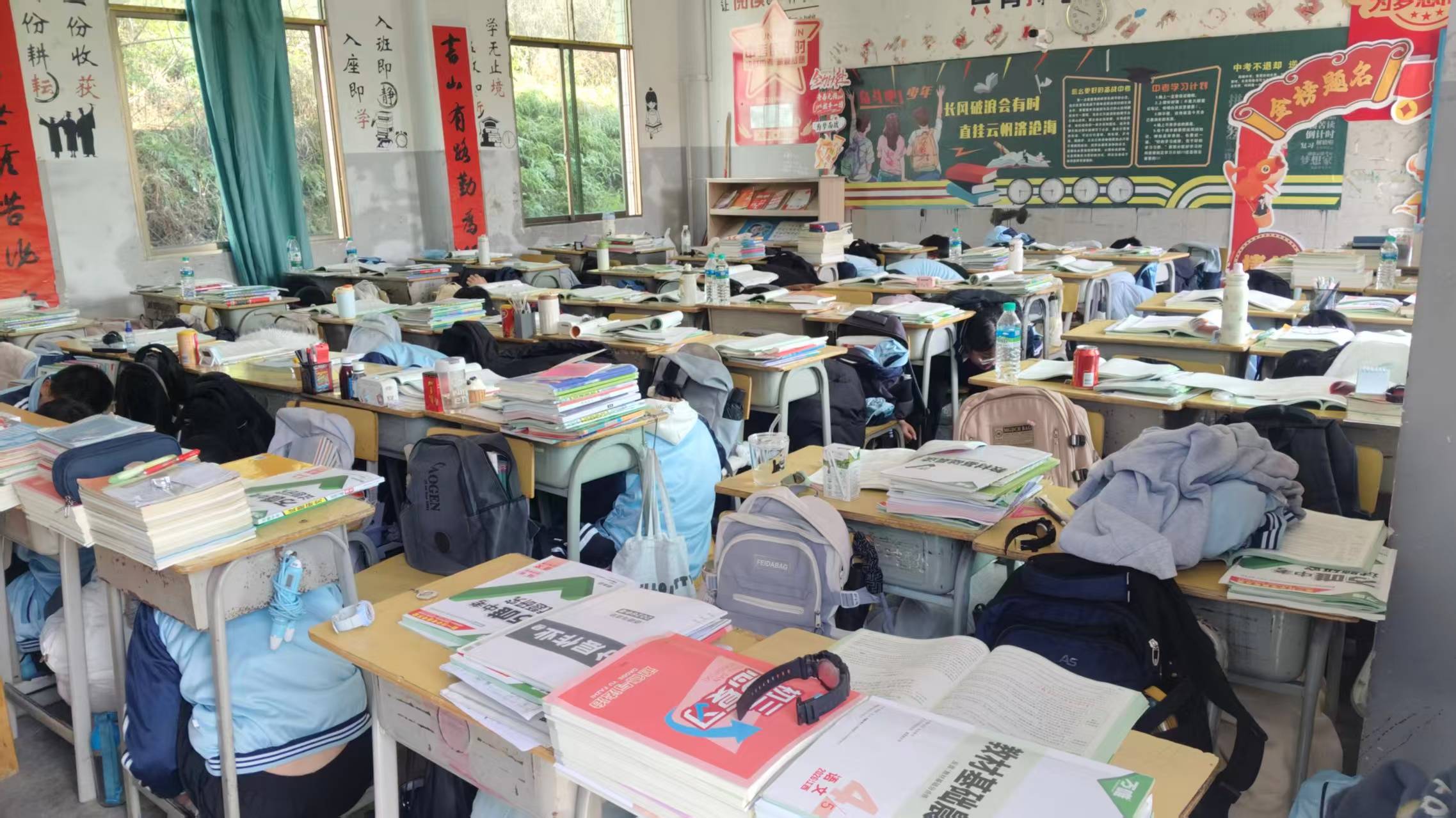 尋烏縣澄江中學(xué)成功舉辦2026年春季消防應(yīng)急疏散演練