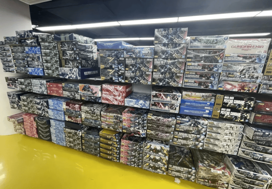 “谷子店”快速擴(kuò)張背后亂象：合規(guī)界限模糊、未成年監(jiān)管缺位……