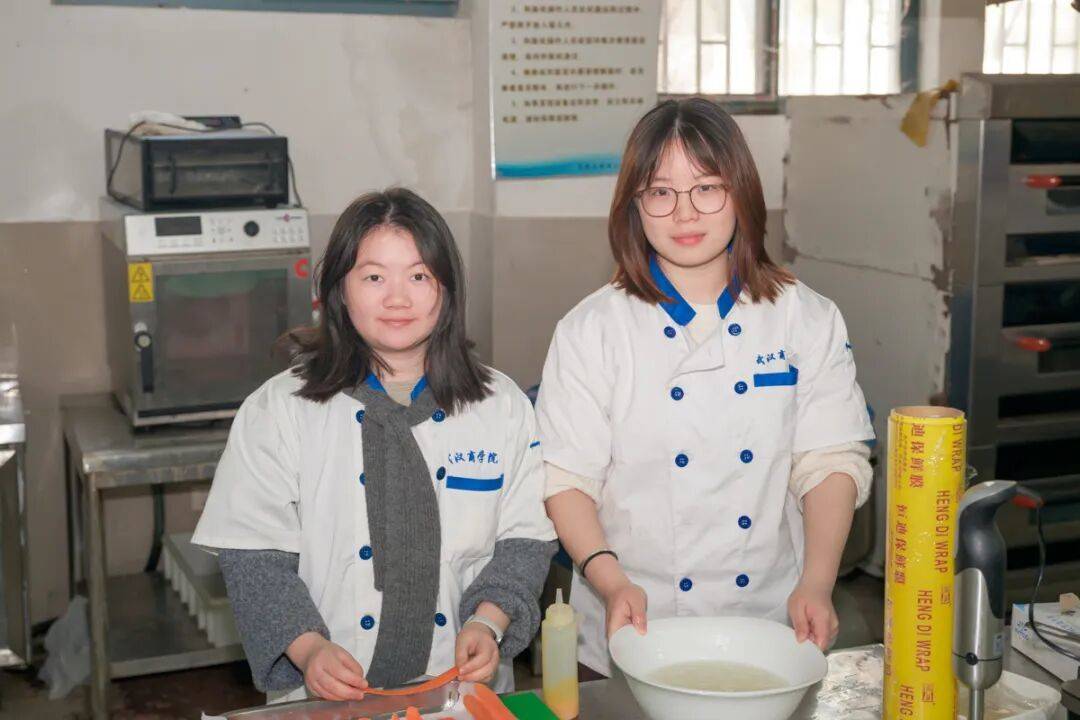 4個饅頭賣了3萬元！武漢大學(xué)生研發(fā)“養(yǎng)生饅頭”引關(guān)注