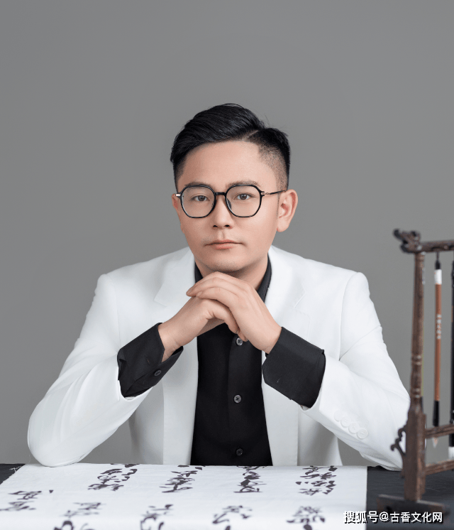 “以顏立骨，以魏取勢”——余觀水大字書法探索