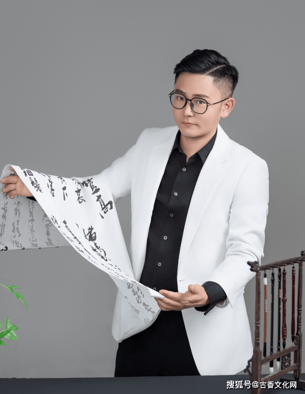 “以顏立骨，以魏取勢”——余觀水大字書法探索